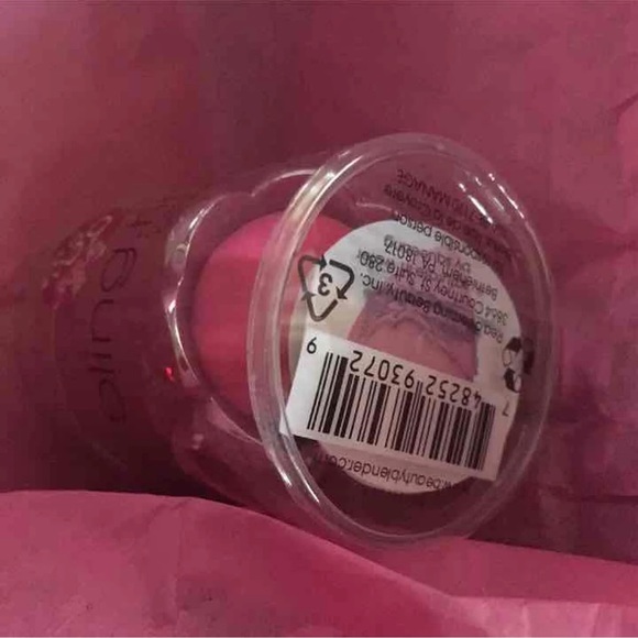 NEW Beauty Blender - Picture 2 of 4